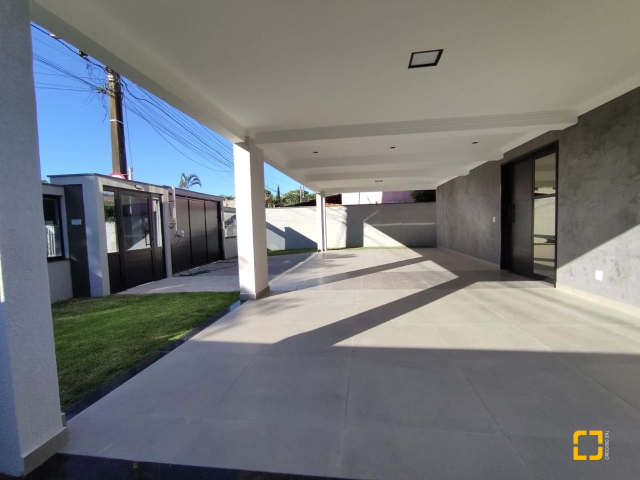 Casa com 507m², 8 quartos (sendo 3 suítes), 4 garagens, no bairro Ingleses em Florianópolis