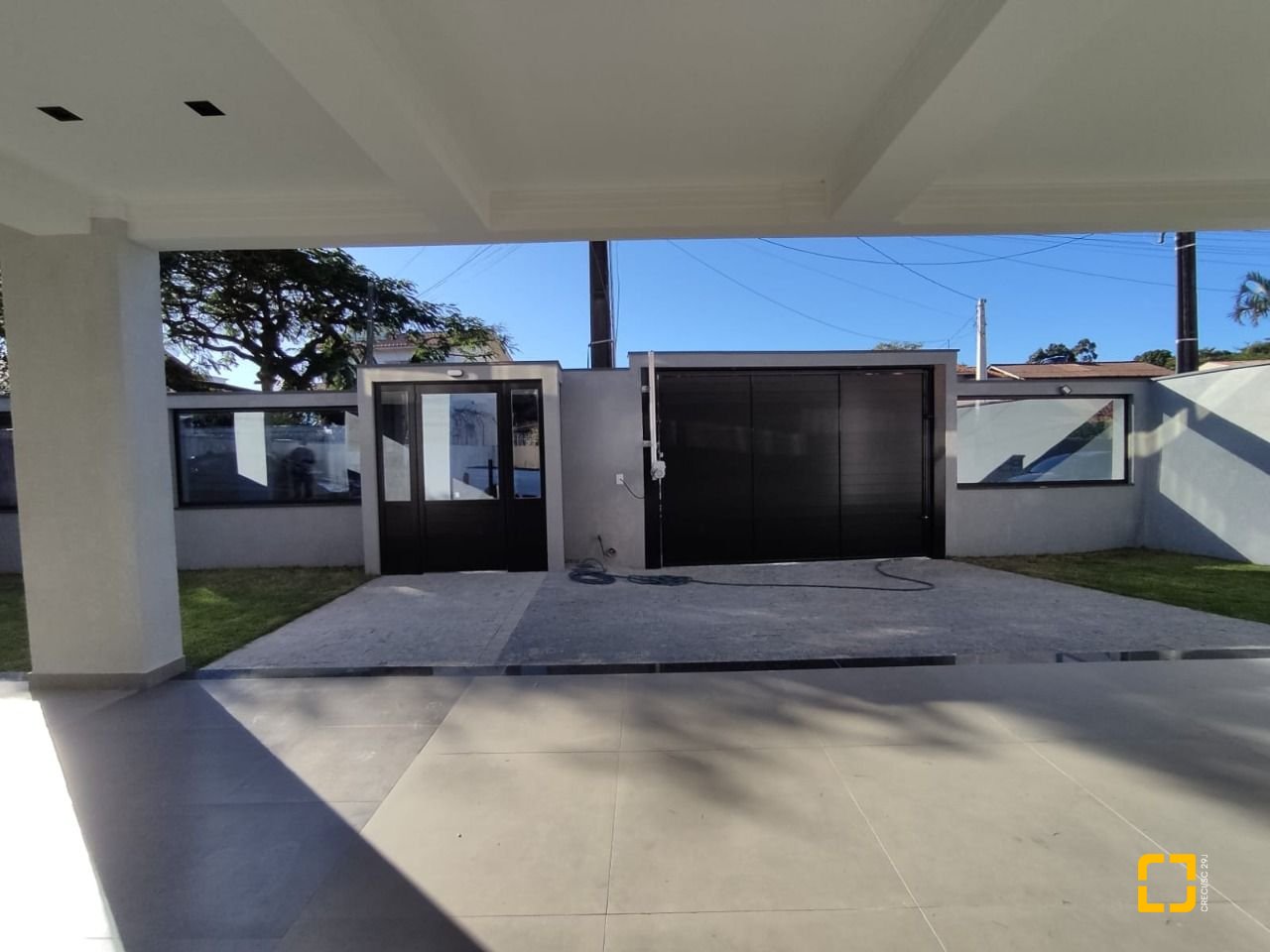 Casa com 507m², 8 quartos (sendo 3 suítes), 4 garagens, no bairro Ingleses em Florianópolis