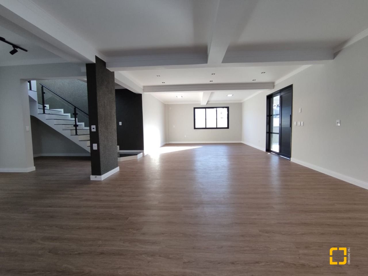 Casa com 507m², 8 quartos (sendo 3 suítes), 4 garagens, no bairro Ingleses em Florianópolis