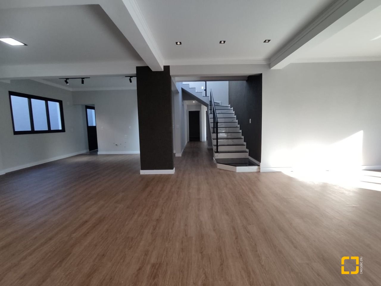 Casa com 507m², 8 quartos (sendo 3 suítes), 4 garagens, no bairro Ingleses em Florianópolis