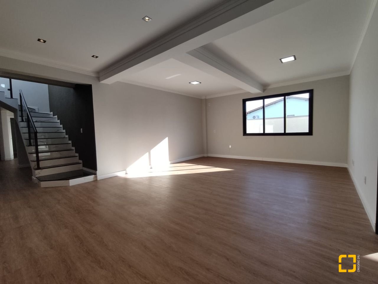 Casa com 507m², 8 quartos (sendo 3 suítes), 4 garagens, no bairro Ingleses em Florianópolis