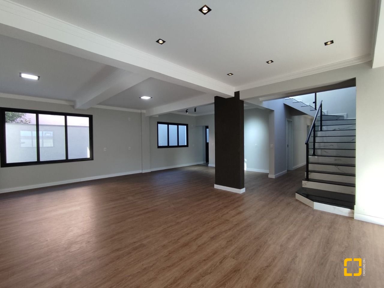 Casa com 507m², 8 quartos (sendo 3 suítes), 4 garagens, no bairro Ingleses em Florianópolis