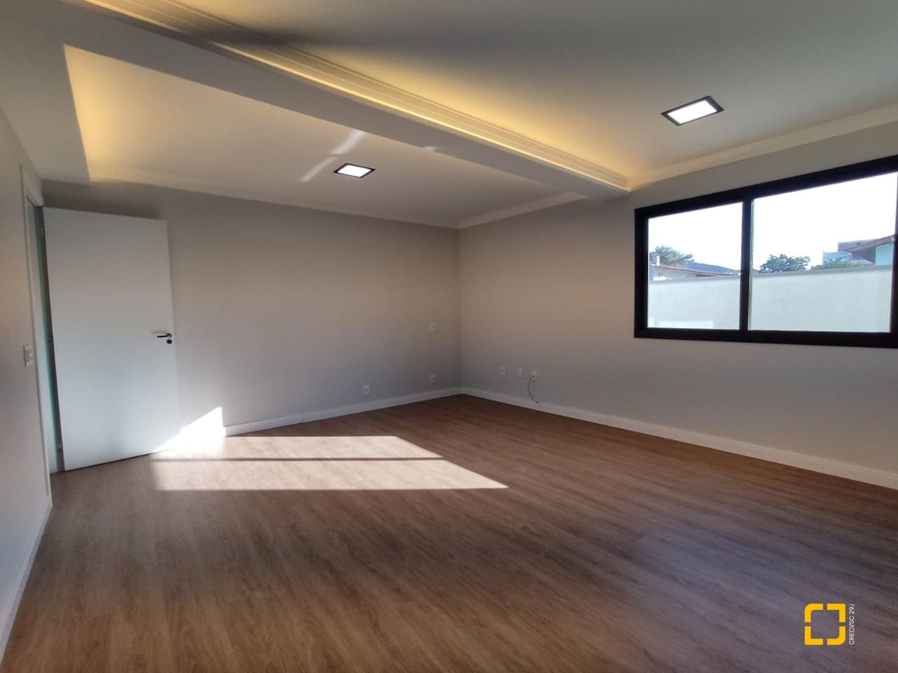 Casa com 507m², 8 quartos (sendo 3 suítes), 4 garagens, no bairro Ingleses em Florianópolis
