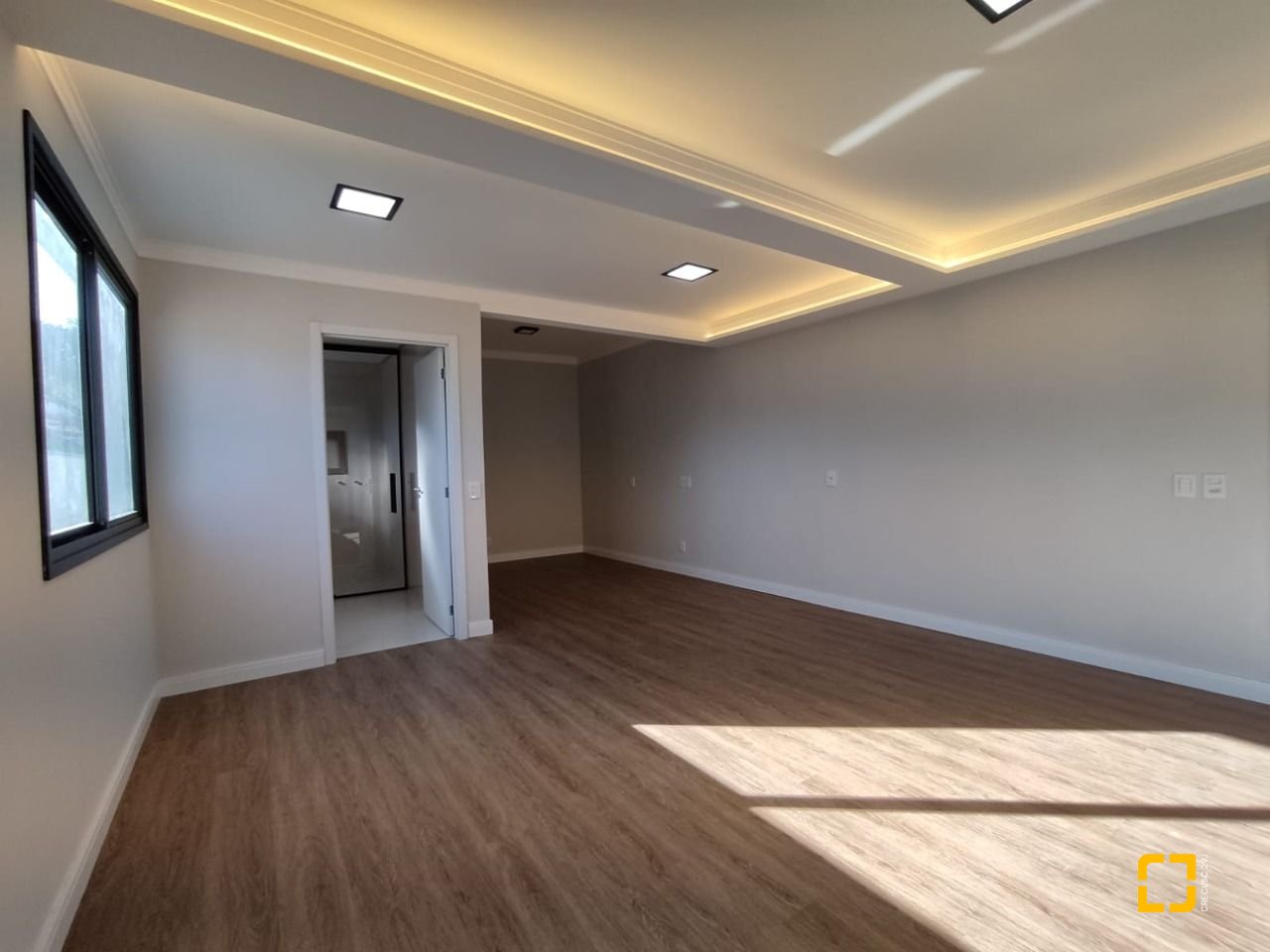 Casa com 507m², 8 quartos (sendo 3 suítes), 4 garagens, no bairro Ingleses em Florianópolis
