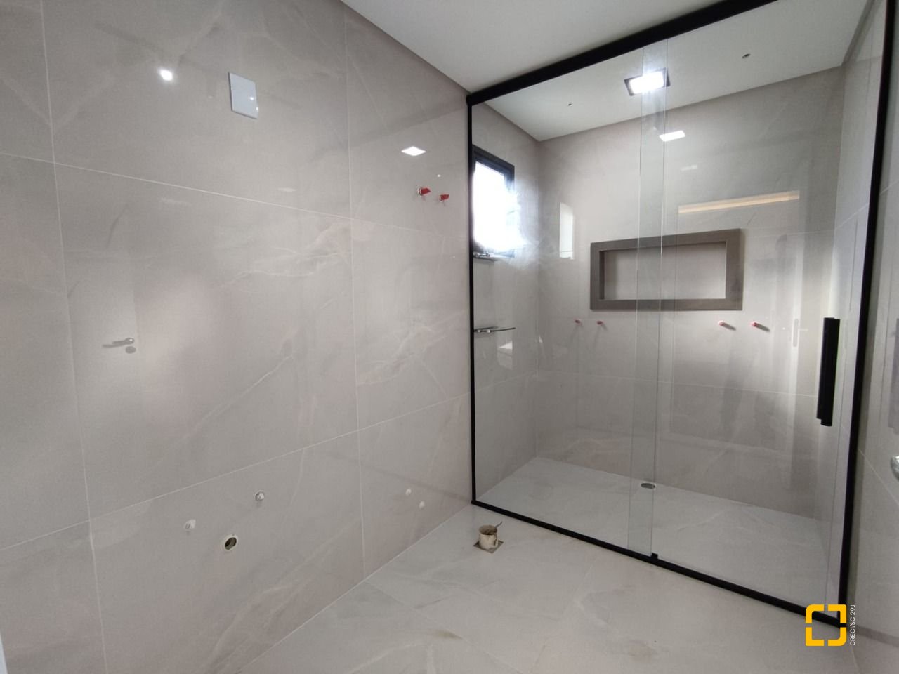 Casa com 507m², 8 quartos (sendo 3 suítes), 4 garagens, no bairro Ingleses em Florianópolis