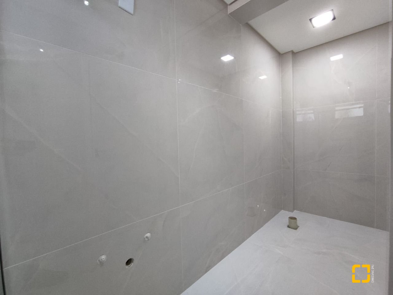 Casa com 507m², 8 quartos (sendo 3 suítes), 4 garagens, no bairro Ingleses em Florianópolis