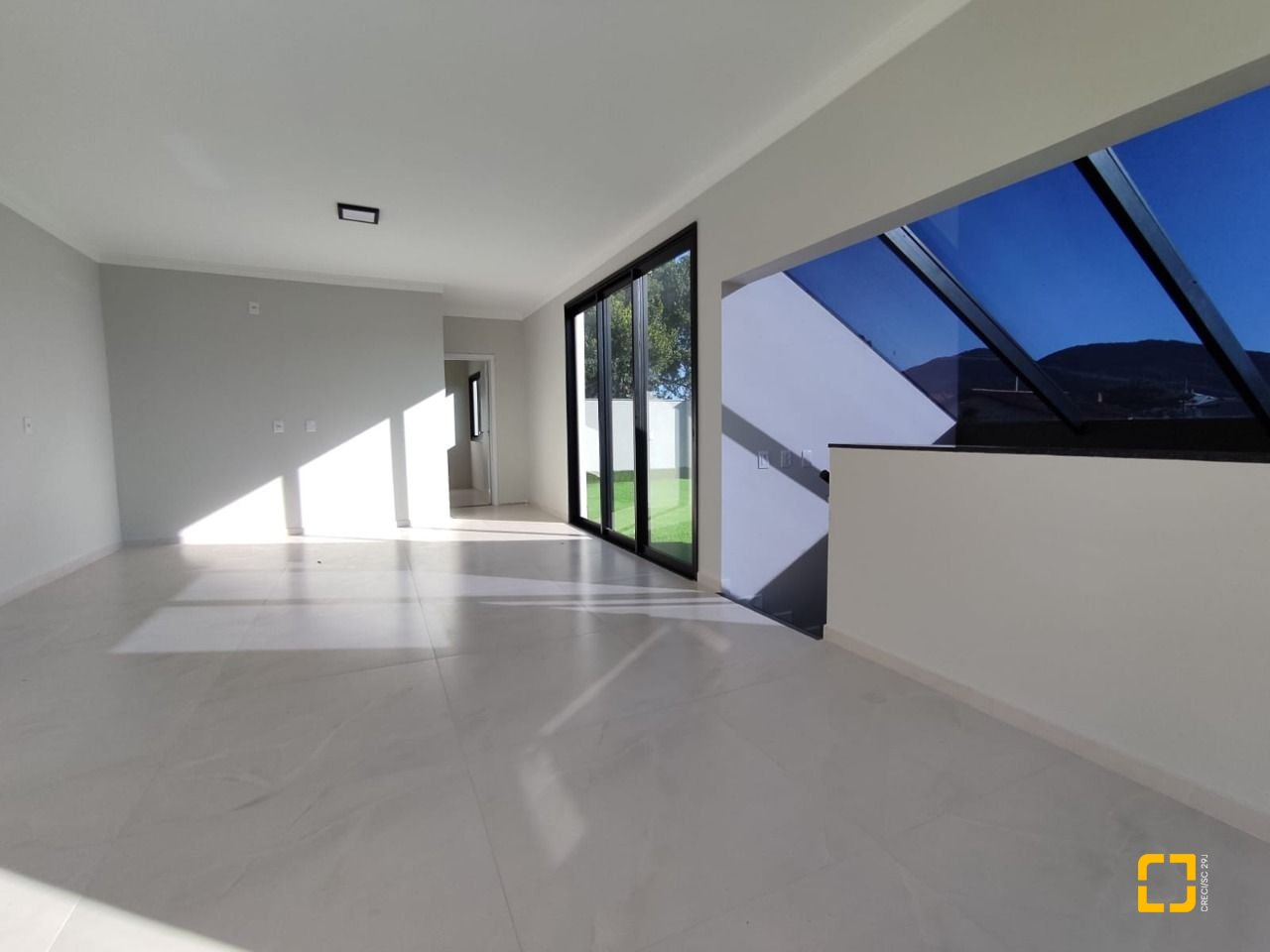 Casa com 507m², 8 quartos (sendo 3 suítes), 4 garagens, no bairro Ingleses em Florianópolis