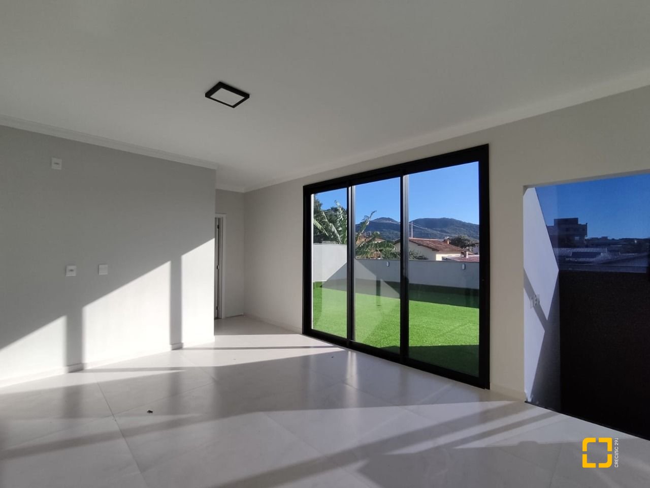 Casa com 507m², 8 quartos (sendo 3 suítes), 4 garagens, no bairro Ingleses em Florianópolis