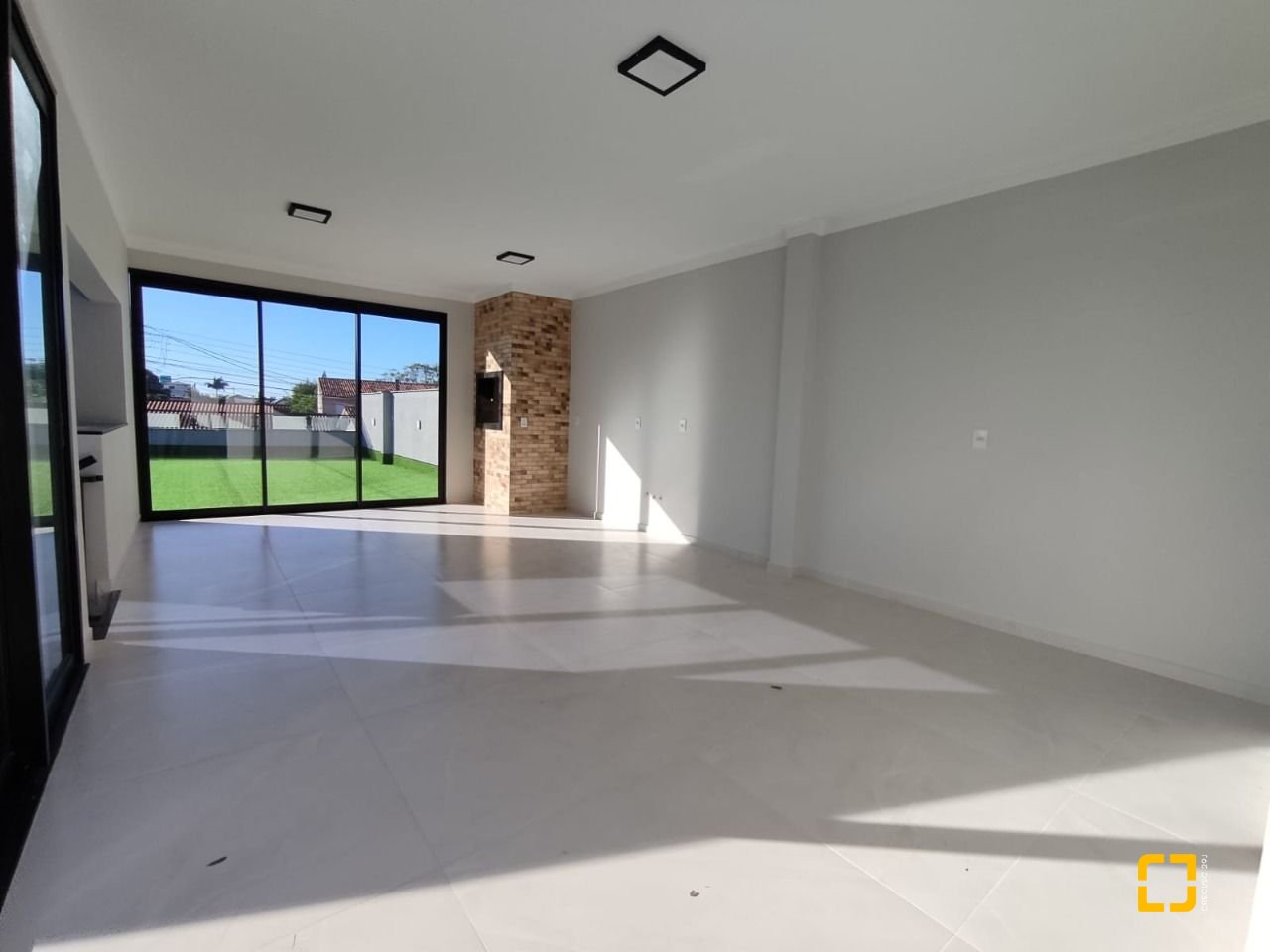 Casa com 507m², 8 quartos (sendo 3 suítes), 4 garagens, no bairro Ingleses em Florianópolis