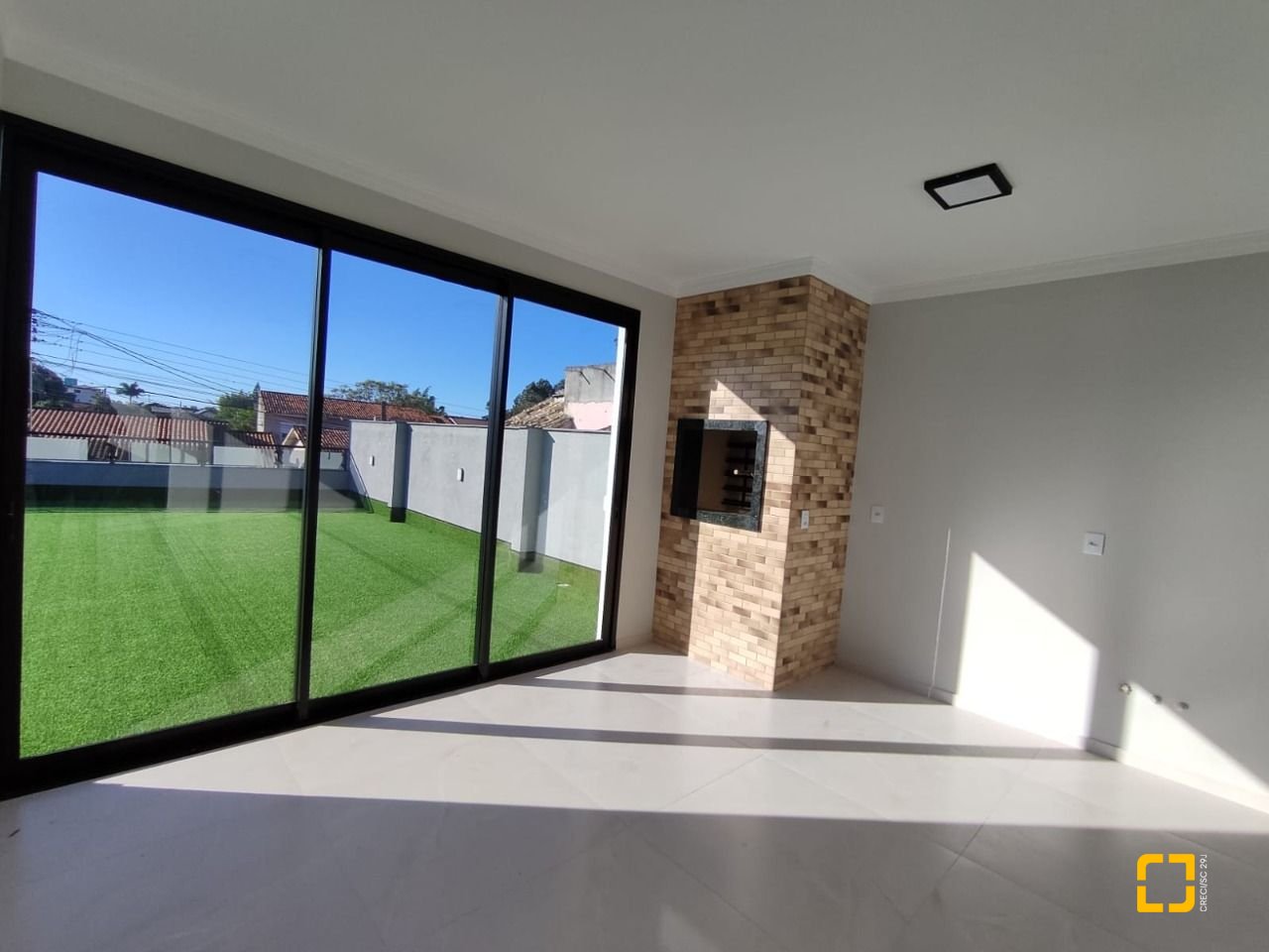 Casa com 507m², 8 quartos (sendo 3 suítes), 4 garagens, no bairro Ingleses em Florianópolis