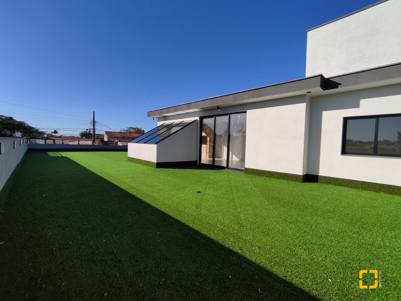Casa com 507m², 8 quartos (sendo 3 suítes), 4 garagens, no bairro Ingleses em Florianópolis
