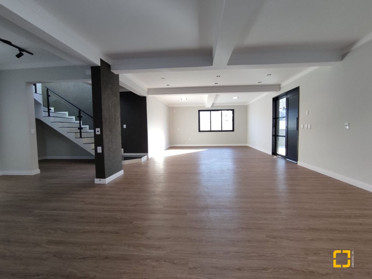 Casa com 507m², 8 quartos (sendo 3 suítes), 4 garagens, no bairro Ingleses em Florianópolis