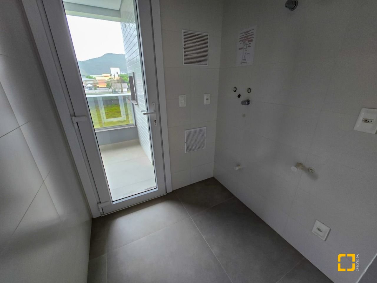 Apartamento com 79m², 3 quartos (sendo 1 suíte), 1 garagem, no bairro Campeche em Florianópolis