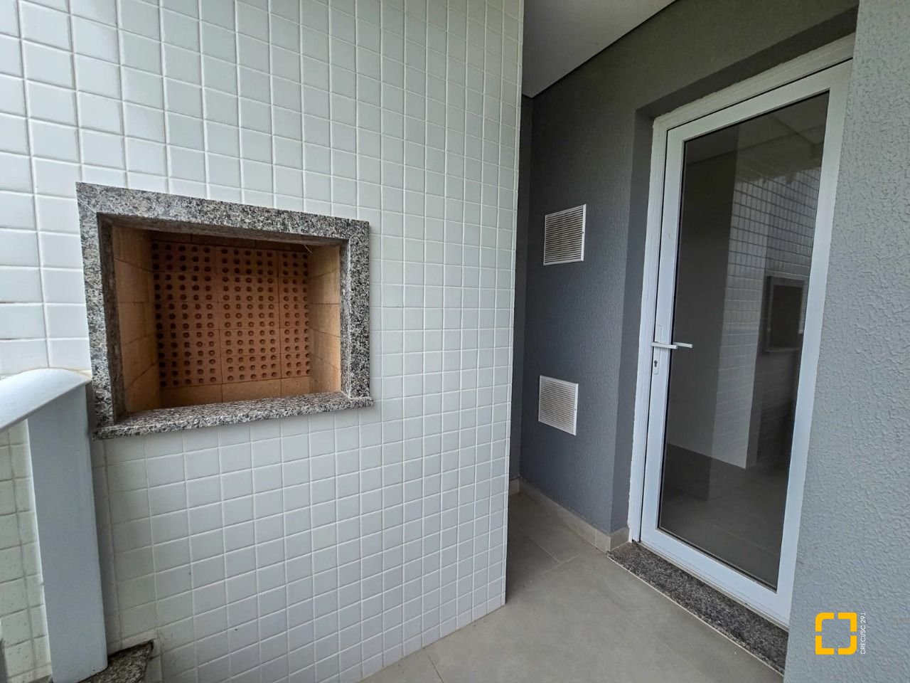 Apartamento com 79m², 3 quartos (sendo 1 suíte), 1 garagem, no bairro Campeche em Florianópolis