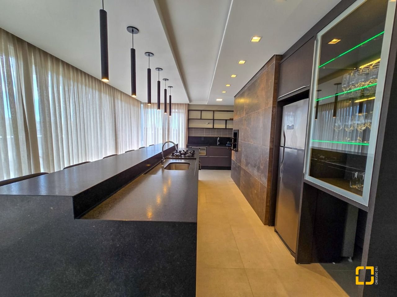 Apartamento com 79m², 3 quartos (sendo 1 suíte), 1 garagem, no bairro Campeche em Florianópolis