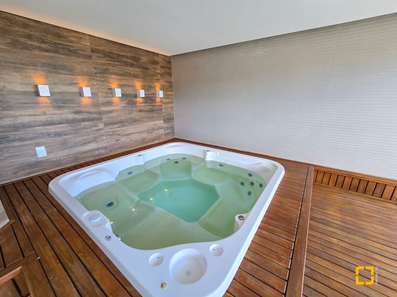 Apartamento com 79m², 3 quartos (sendo 1 suíte), 1 garagem, no bairro Campeche em Florianópolis