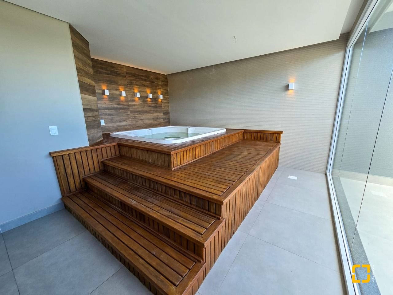 Apartamento com 79m², 3 quartos (sendo 1 suíte), 1 garagem, no bairro Campeche em Florianópolis