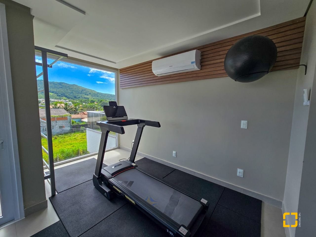Apartamento com 79m², 3 quartos (sendo 1 suíte), 1 garagem, no bairro Campeche em Florianópolis