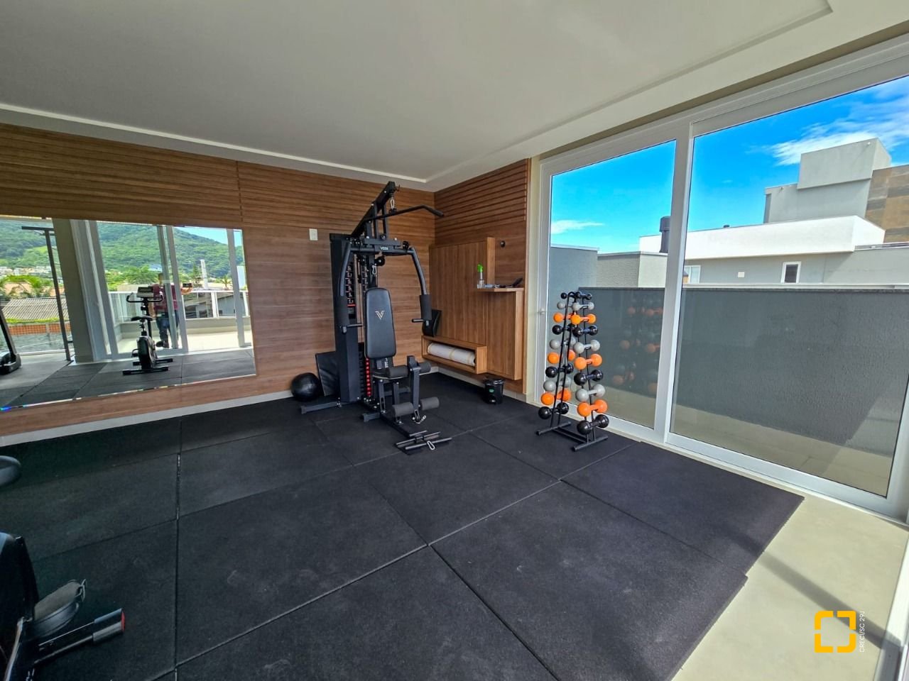 Apartamento com 79m², 3 quartos (sendo 1 suíte), 1 garagem, no bairro Campeche em Florianópolis