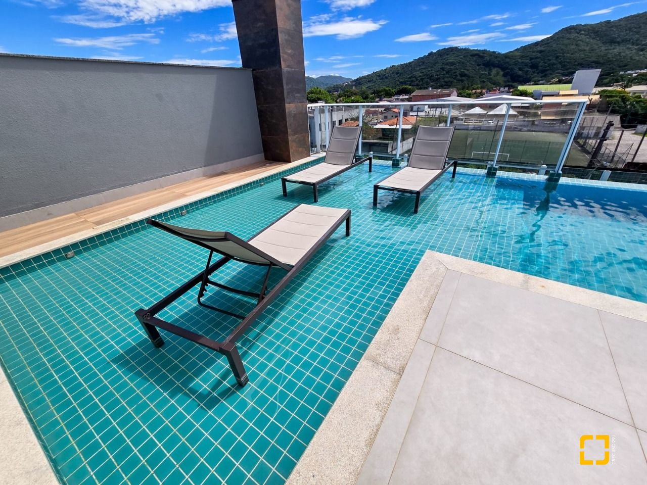 Apartamento com 79m², 3 quartos (sendo 1 suíte), 1 garagem, no bairro Campeche em Florianópolis