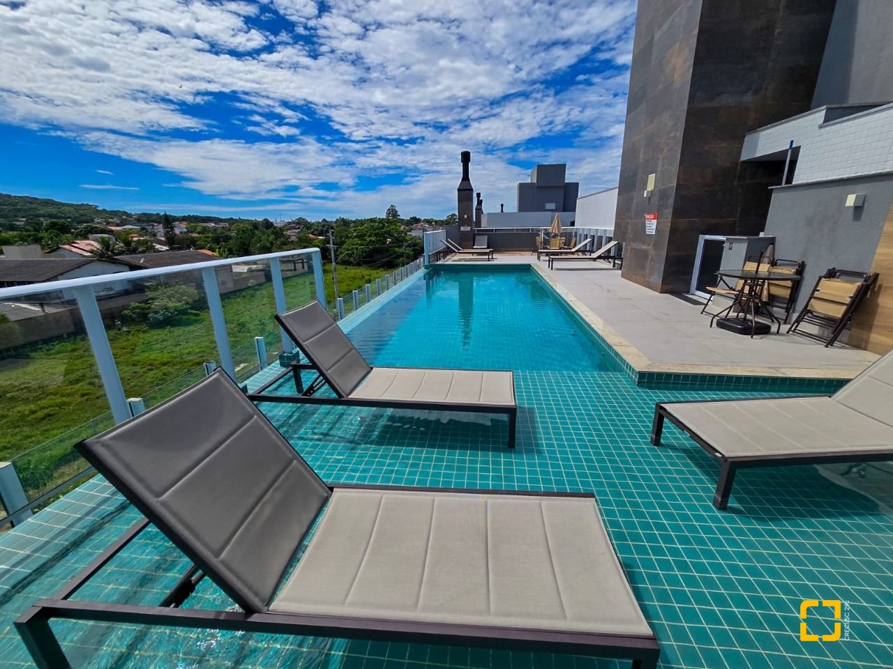 Apartamento com 79m², 3 quartos (sendo 1 suíte), 1 garagem, no bairro Campeche em Florianópolis