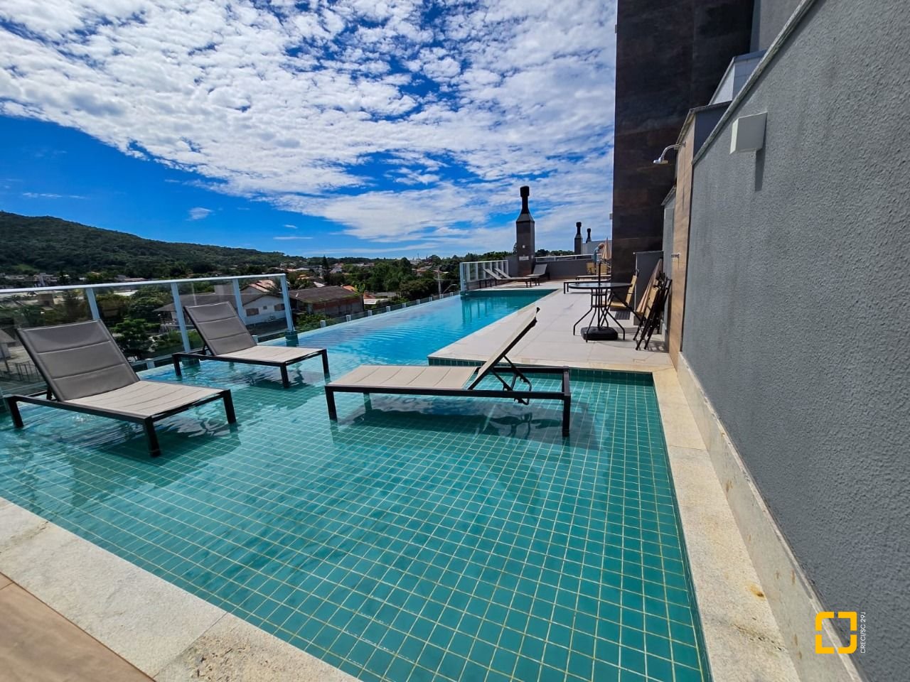 Apartamento com 79m², 3 quartos (sendo 1 suíte), 1 garagem, no bairro Campeche em Florianópolis
