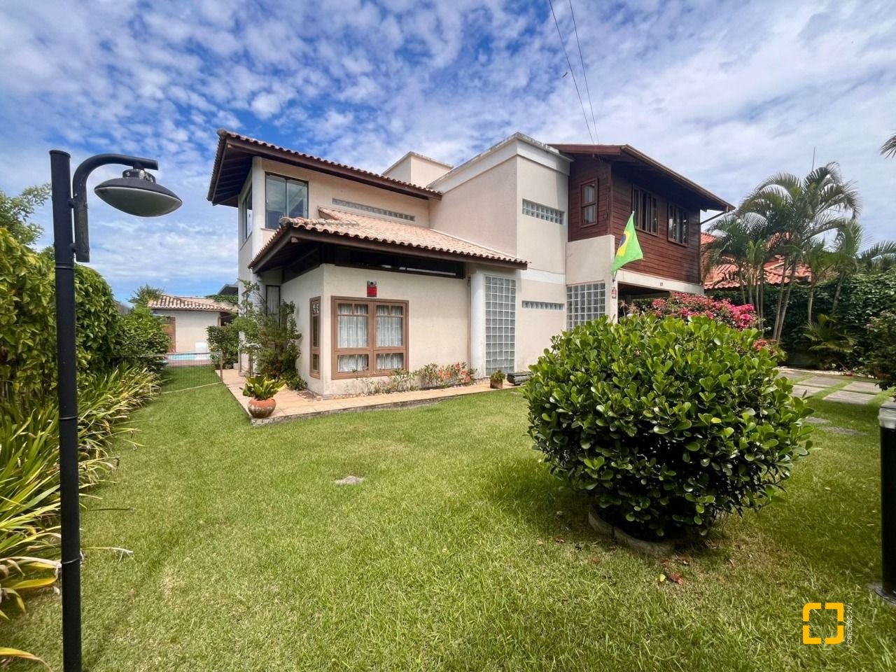 Casa com 222m², 5 quartos (sendo 2 suítes), 4 garagens, no bairro Campeche Morro das Pedras em Florianópolis