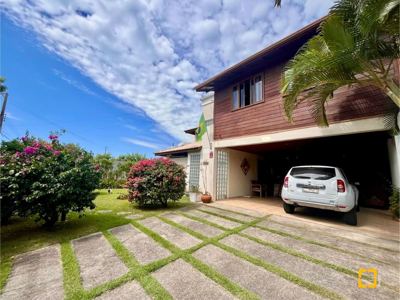 Casa com 222m², 5 quartos (sendo 2 suítes), 4 garagens, no bairro Campeche Morro das Pedras em Florianópolis
