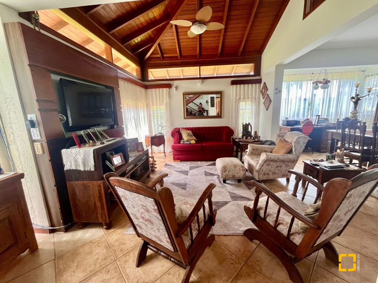 Casa com 222m², 5 quartos (sendo 2 suítes), 4 garagens, no bairro Campeche Morro das Pedras em Florianópolis