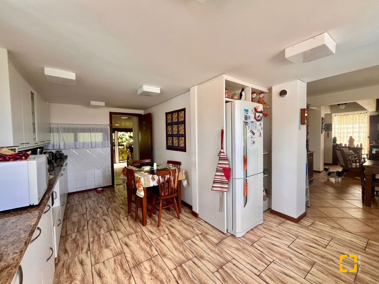 Casa com 222m², 5 quartos (sendo 2 suítes), 4 garagens, no bairro Campeche Morro das Pedras em Florianópolis