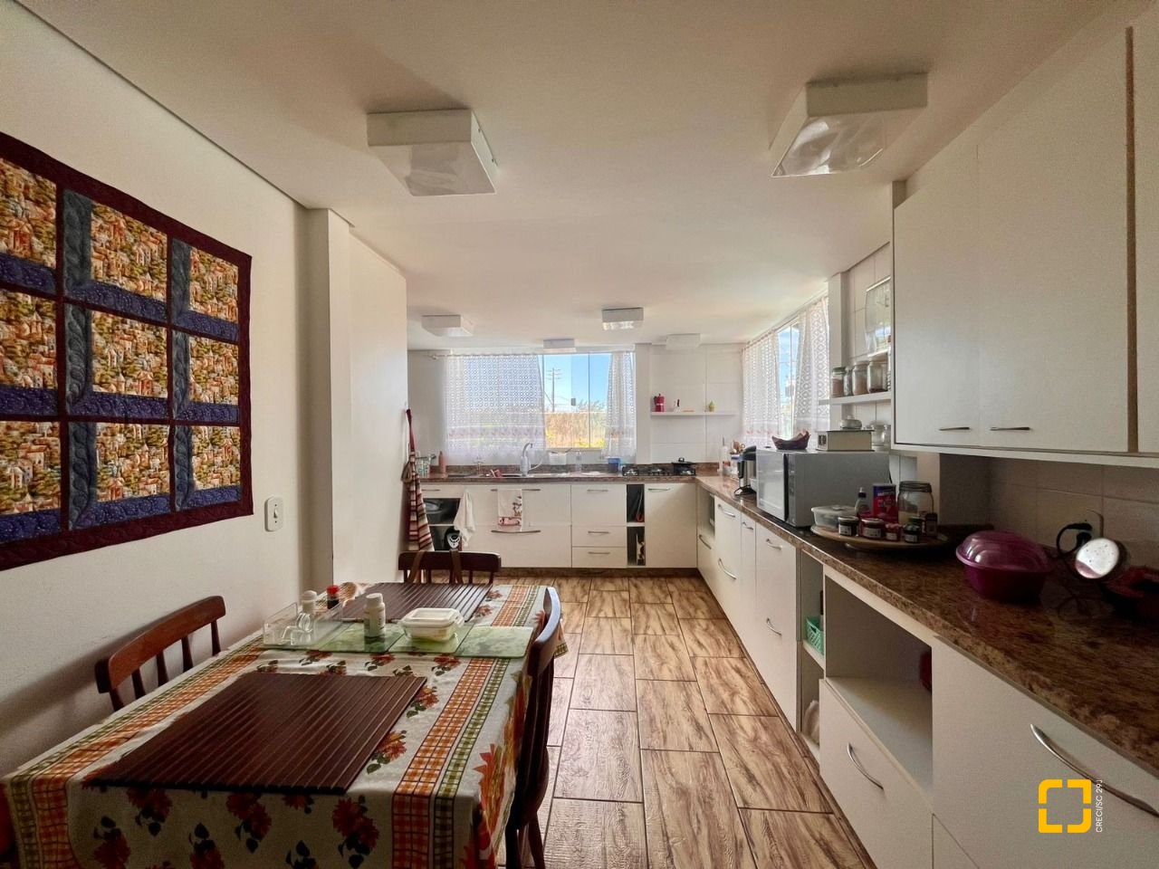 Casa com 222m², 5 quartos (sendo 2 suítes), 4 garagens, no bairro Campeche Morro das Pedras em Florianópolis