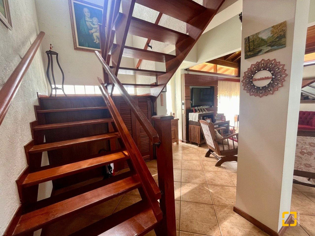 Casa com 222m², 5 quartos (sendo 2 suítes), 4 garagens, no bairro Campeche Morro das Pedras em Florianópolis