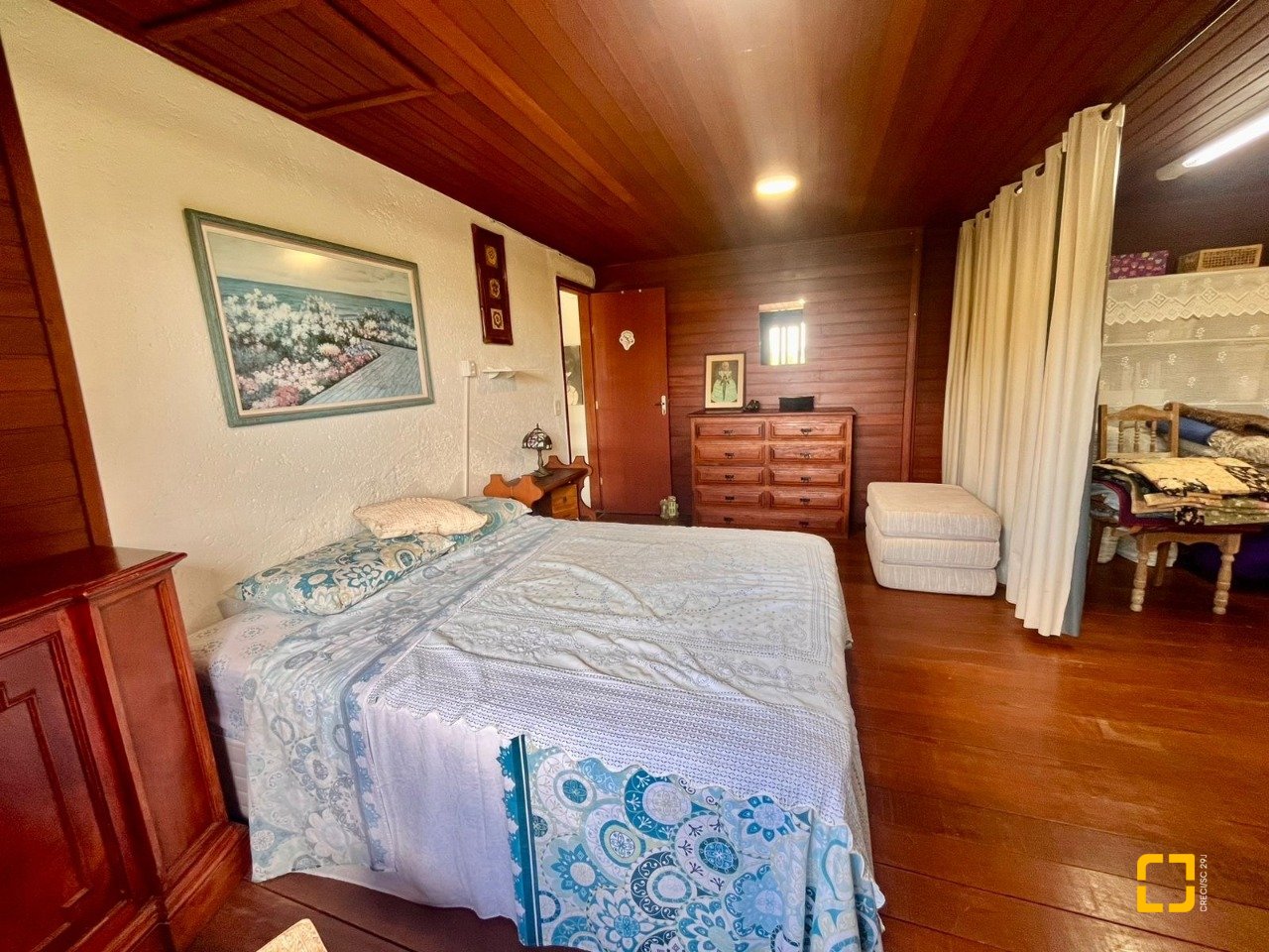Casa com 222m², 5 quartos (sendo 2 suítes), 4 garagens, no bairro Campeche Morro das Pedras em Florianópolis