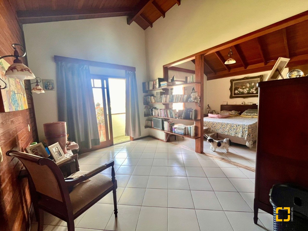 Casa com 222m², 5 quartos (sendo 2 suítes), 4 garagens, no bairro Campeche Morro das Pedras em Florianópolis
