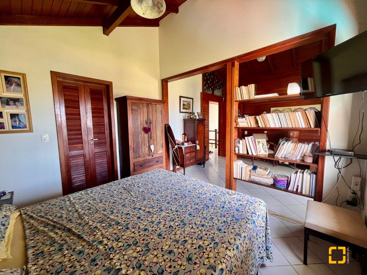 Casa com 222m², 5 quartos (sendo 2 suítes), 4 garagens, no bairro Campeche Morro das Pedras em Florianópolis