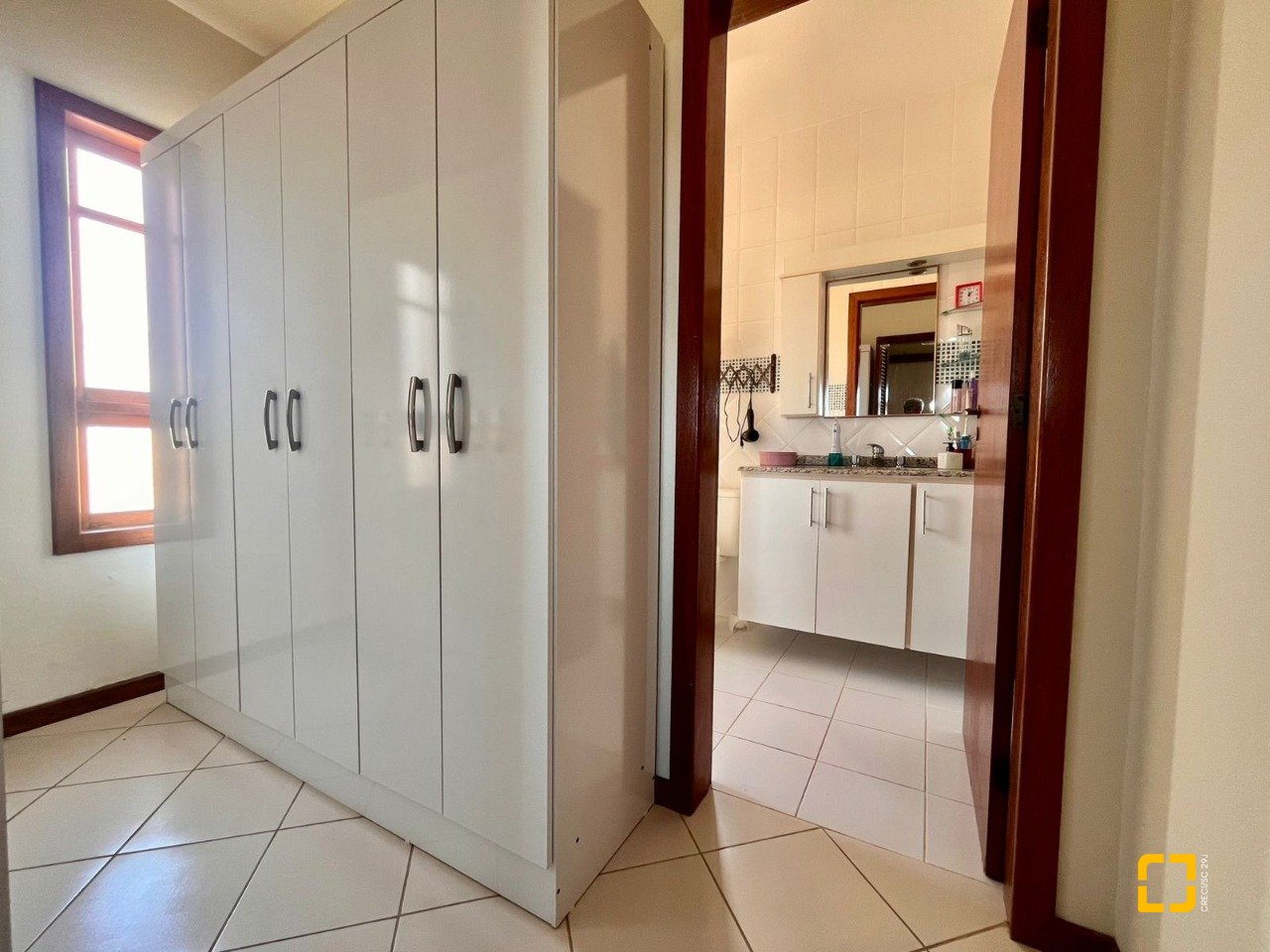 Casa com 222m², 5 quartos (sendo 2 suítes), 4 garagens, no bairro Campeche Morro das Pedras em Florianópolis
