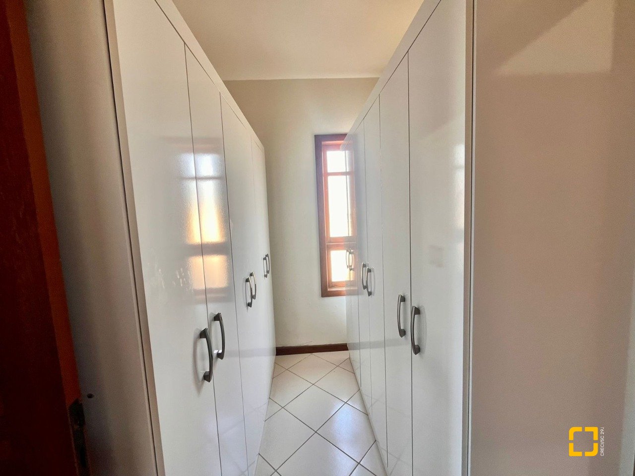 Casa com 222m², 5 quartos (sendo 2 suítes), 4 garagens, no bairro Campeche Morro das Pedras em Florianópolis