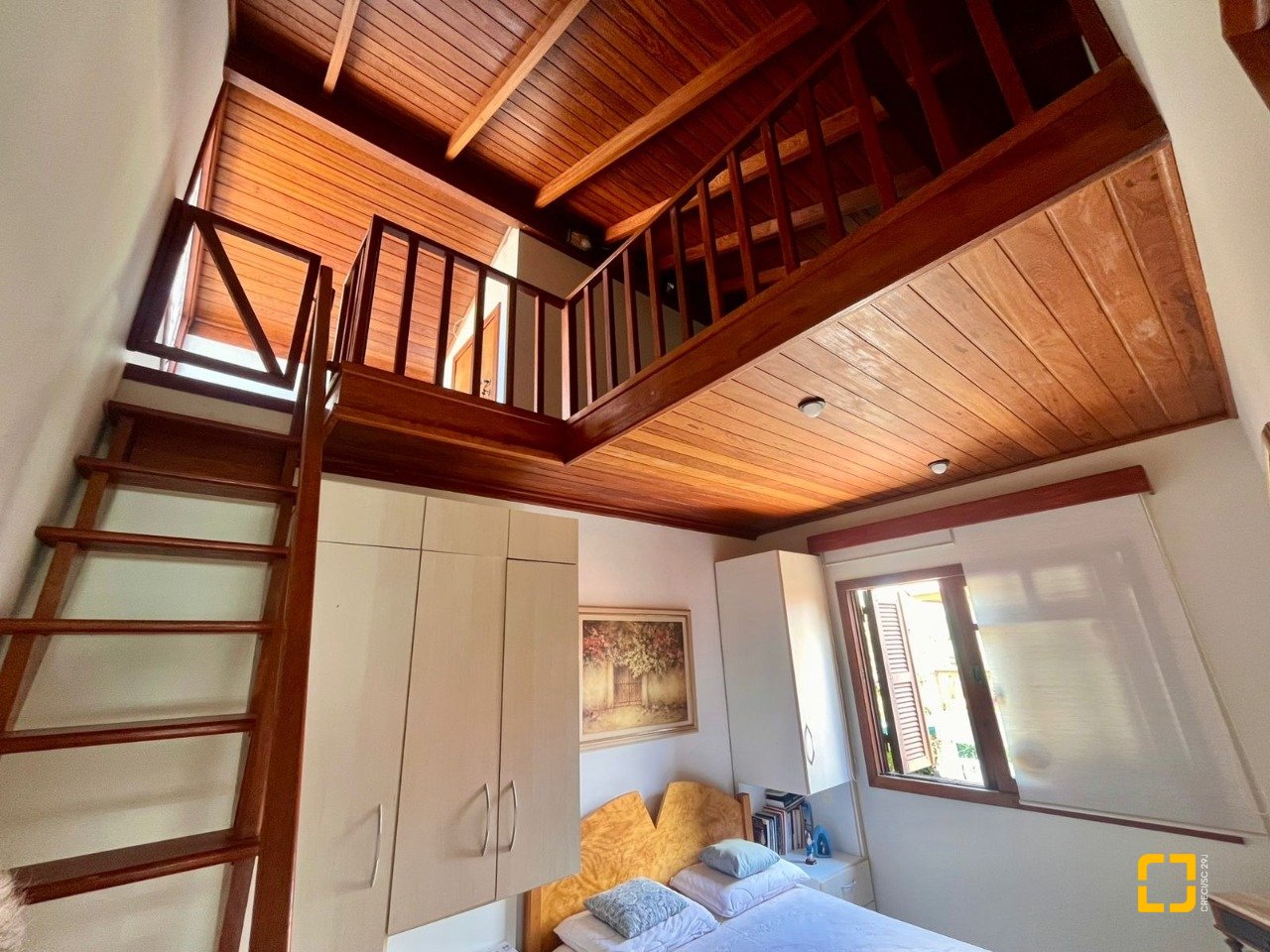 Casa com 222m², 5 quartos (sendo 2 suítes), 4 garagens, no bairro Campeche Morro das Pedras em Florianópolis