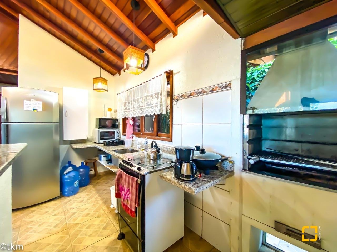 Casa com 222m², 5 quartos (sendo 2 suítes), 4 garagens, no bairro Campeche Morro das Pedras em Florianópolis