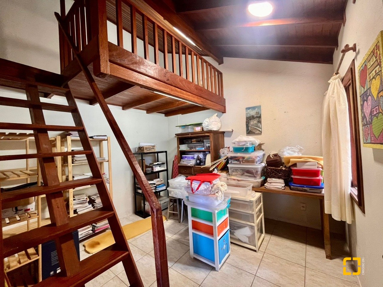 Casa com 222m², 5 quartos (sendo 2 suítes), 4 garagens, no bairro Campeche Morro das Pedras em Florianópolis
