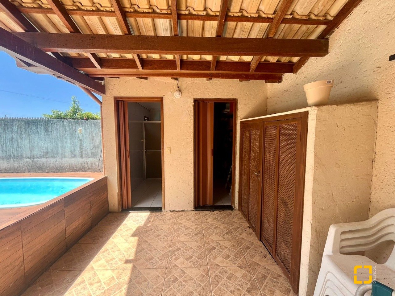 Casa com 222m², 5 quartos (sendo 2 suítes), 4 garagens, no bairro Campeche Morro das Pedras em Florianópolis