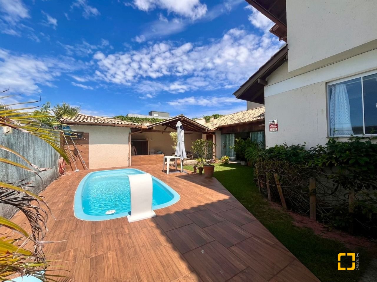 Casa com 222m², 5 quartos (sendo 2 suítes), 4 garagens, no bairro Campeche Morro das Pedras em Florianópolis