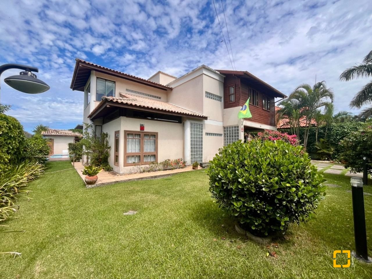 Casa com 222m², 5 quartos (sendo 2 suítes), 4 garagens, no bairro Campeche Morro das Pedras em Florianópolis