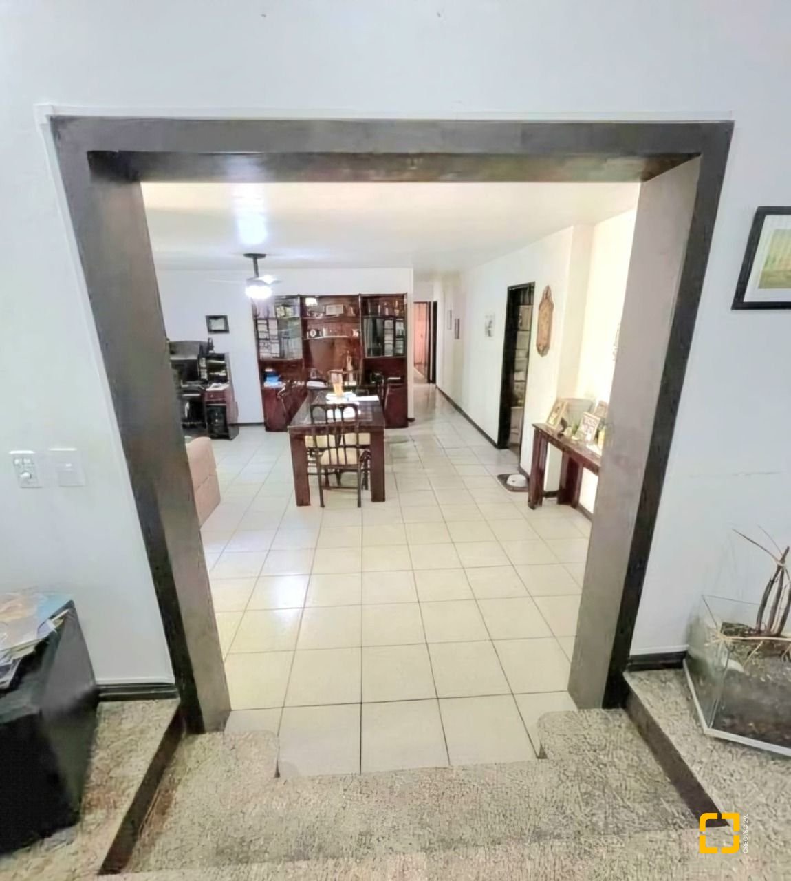 Casa com 250m², 6 quartos (sendo 1 suíte), 4 garagens, no bairro Carvoeira em Florianópolis