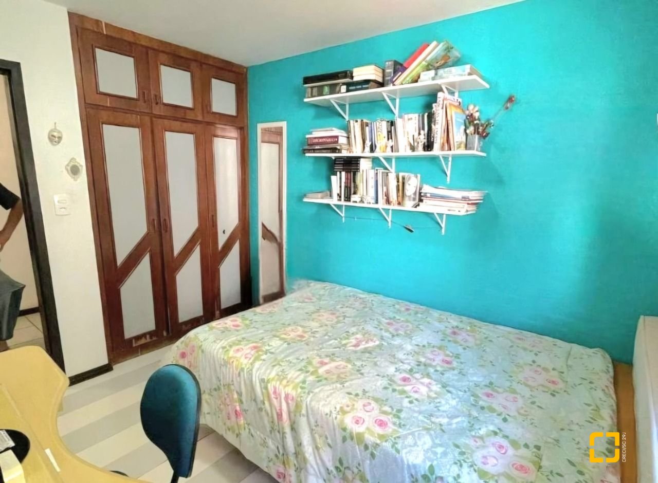Casa com 250m², 6 quartos (sendo 1 suíte), 4 garagens, no bairro Carvoeira em Florianópolis