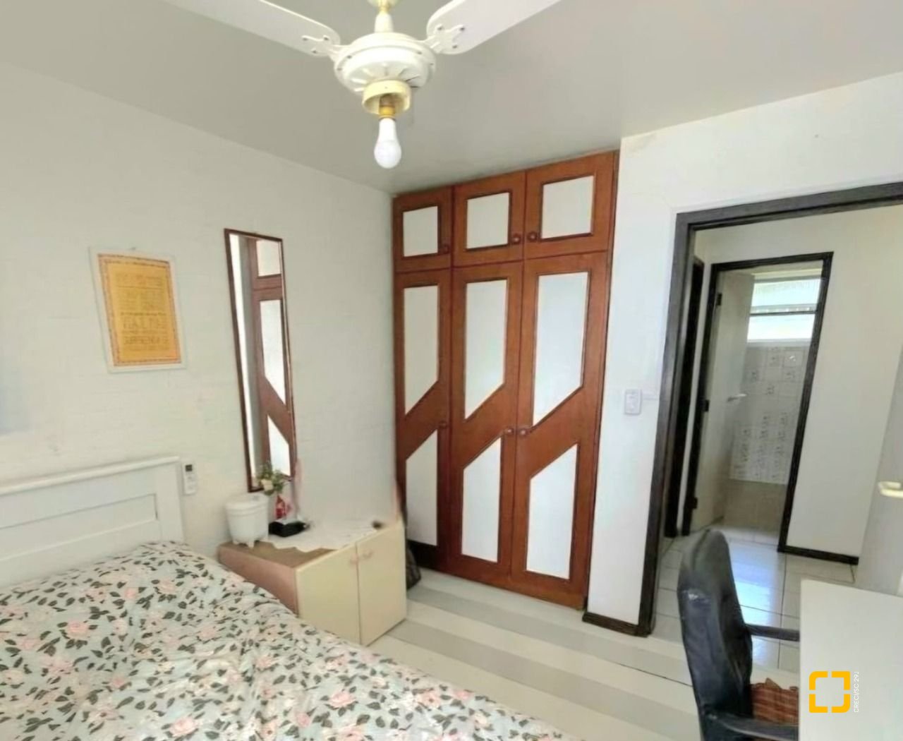 Casa com 250m², 6 quartos (sendo 1 suíte), 4 garagens, no bairro Carvoeira em Florianópolis