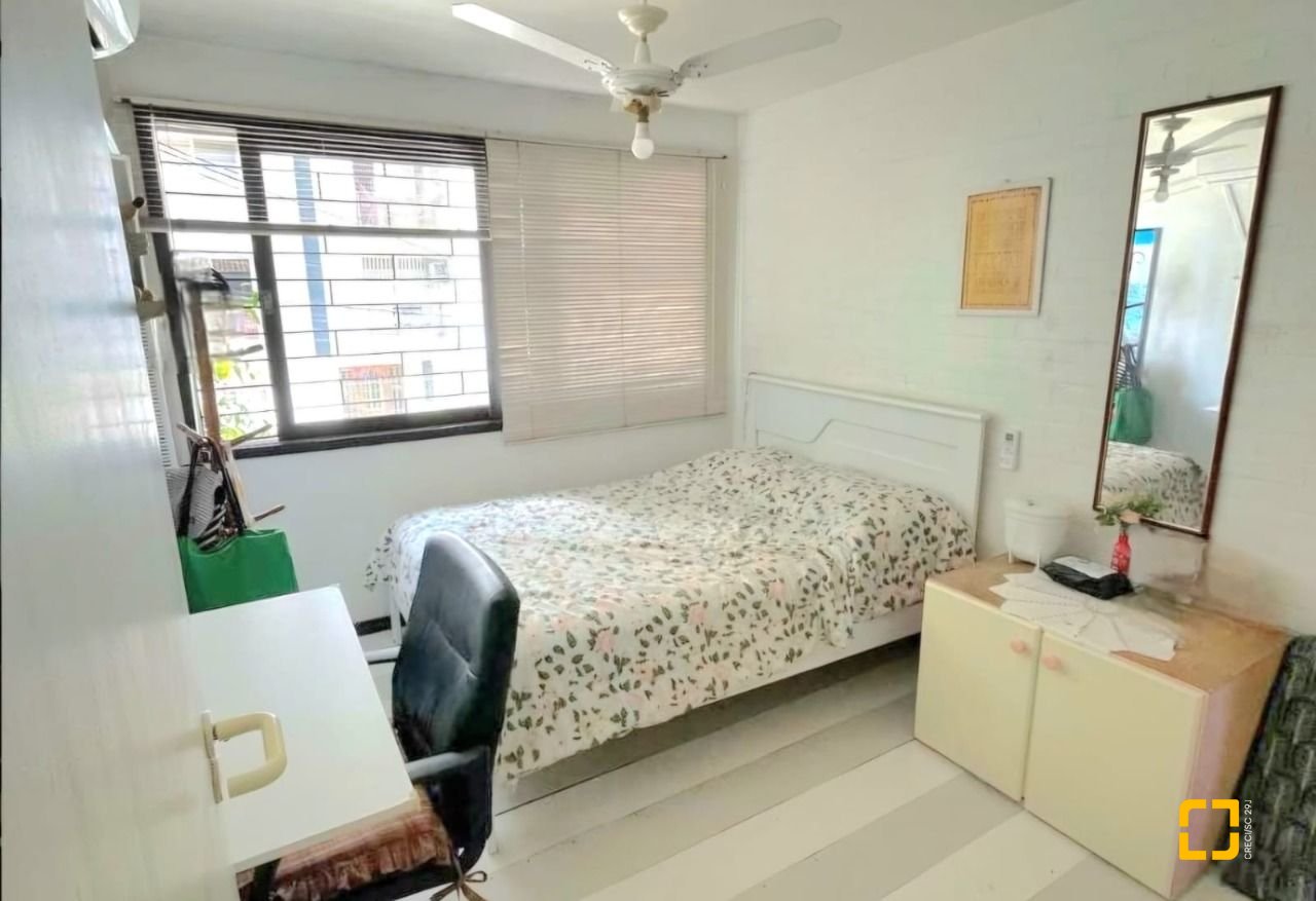 Casa com 250m², 6 quartos (sendo 1 suíte), 4 garagens, no bairro Carvoeira em Florianópolis