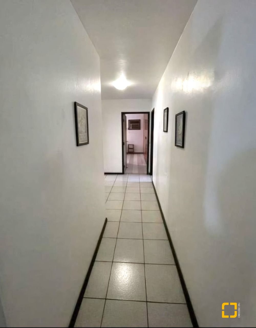 Casa com 250m², 6 quartos (sendo 1 suíte), 4 garagens, no bairro Carvoeira em Florianópolis