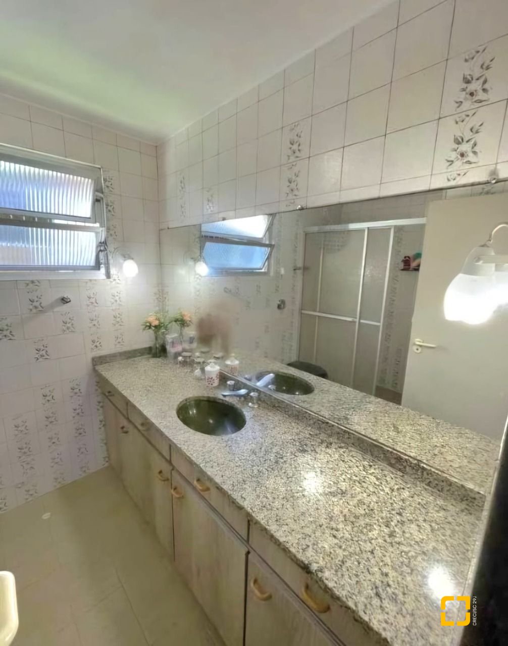Casa com 250m², 6 quartos (sendo 1 suíte), 4 garagens, no bairro Carvoeira em Florianópolis