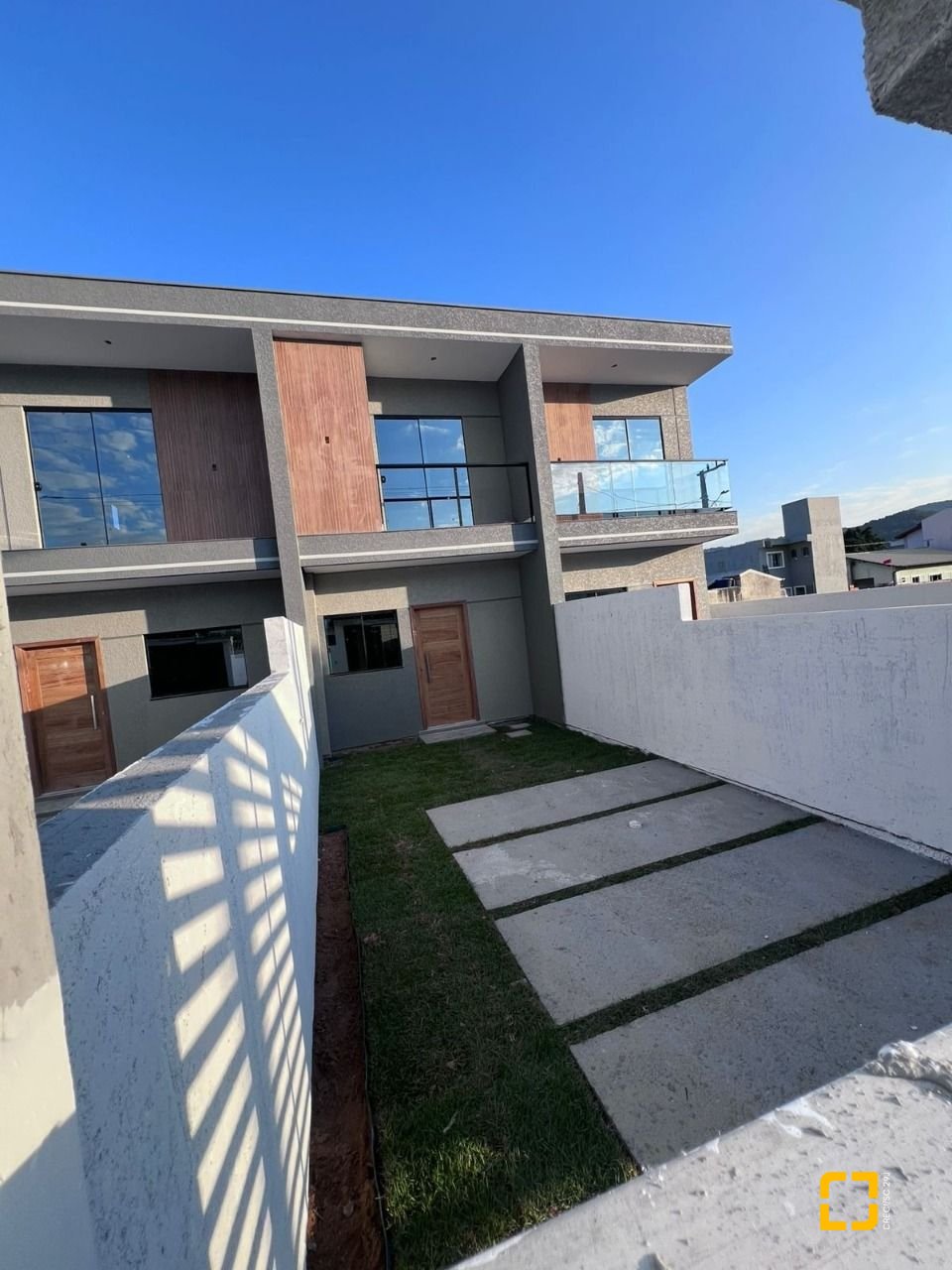Casa com 85m², 3 quartos (sendo 1 suíte), 2 garagens, no bairro Rio Vermelho em Florianópolis
